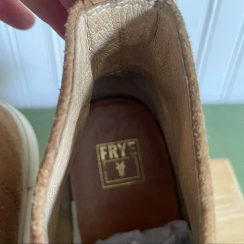 Frye Desert/Chukka Boots in Light Brown Suede